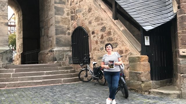 30.10.2026 – Lesung mit Weinprobe  „Tod im Glockenturm “ mit Traudi Schlitt